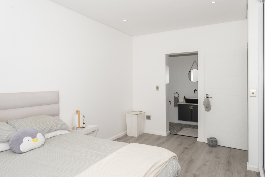 5 Bedroom Property for Sale in Myburgh Park Western Cape